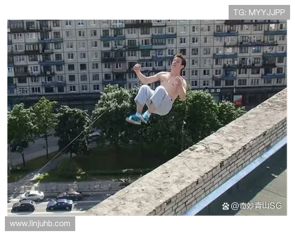 郑州街头偶遇足球明星的奇妙时刻与精彩瞬间揭秘 郑州街头偶遇足球明星的奇妙时刻与精彩瞬间揭秘