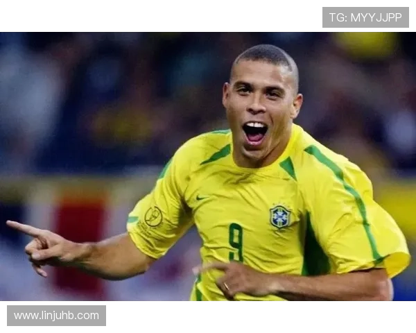 黑人平头足球明星的传奇人生与场上风采揭秘 黑人平头足球明星的传奇人生与场上风采揭秘