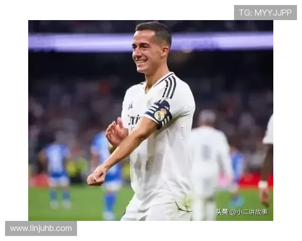 足球明星身着白色球衣的辉煌瞬间与赛场传奇故事分享